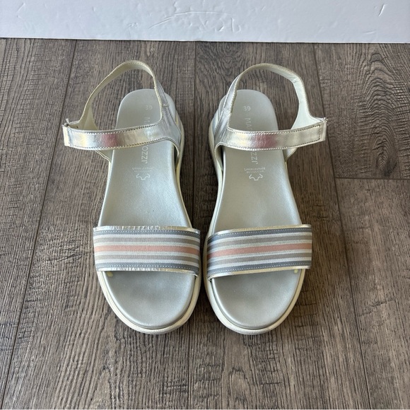 Stylish Silver Women's Sandals - Picture 1 of 11